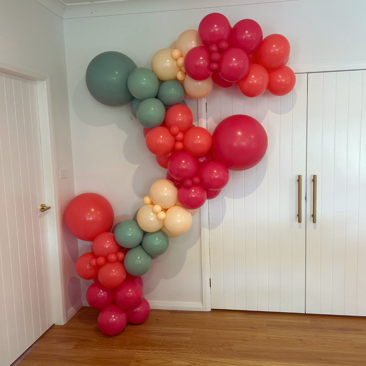 24. "Tropical Breeze" - DIY Balloon Garland Kit